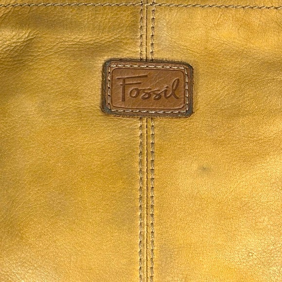 Fossil Leather Crossbody Flower Handbag - Picture 4 of 12